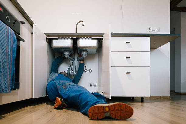 Professional Plumbing technician working in Brookdale, CA